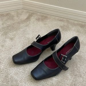 Aerosoles 7.5M black Mary Jane heels